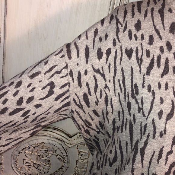 Rails Crew Neck Long Sleeve Animal Print Pop Over Sweat Shirt Size Medium - Picture 6 of 14